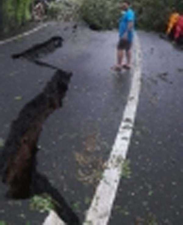 मुंबई में भारी बारिश, मालाबार हिल में भूस्खलन